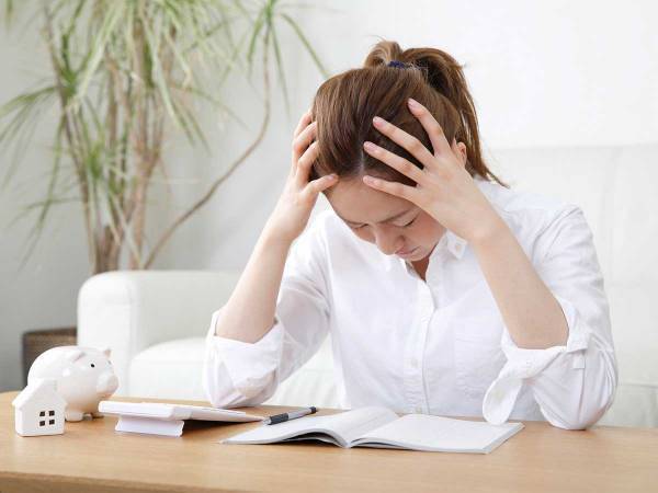 我慢しないほうがお金は貯まる！？　『赤字を引き寄せる考え方』に、ゾクリ