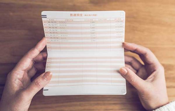 我慢しないほうがお金は貯まる！？　『赤字を引き寄せる考え方』に、ゾクリ