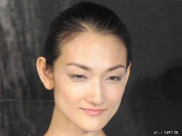 冨永愛が着物姿に「これぞ大和撫子！」　写経の字が上手すぎる