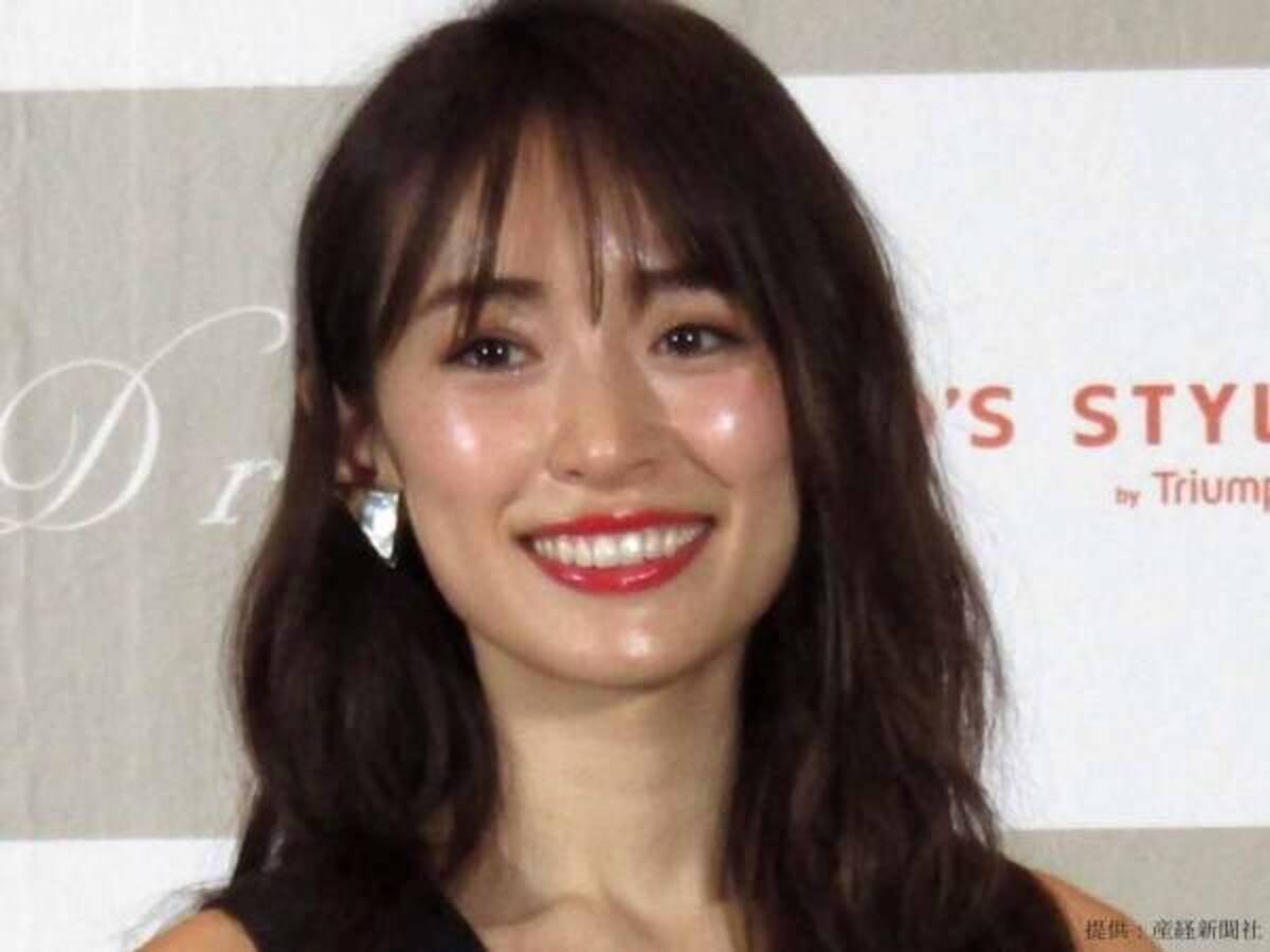 泉里香がトレーニング中の汗ばんだショットを公開 愛用のボールは はさんだり踏んだり 年5月8日 ウーマンエキサイト 1 2
