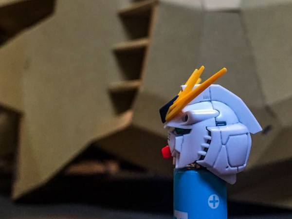 段ボール製のガンダムマスク　「完成度高すぎ」「絶対に感染しない」と称賛の声