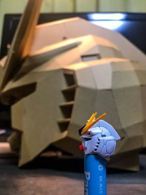 段ボール製のガンダムマスク　「完成度高すぎ」「絶対に感染しない」と称賛の声