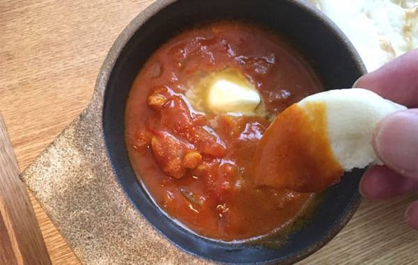 「バニラアイスとトマト缶とカレー粉を…」何が完成するかというと？