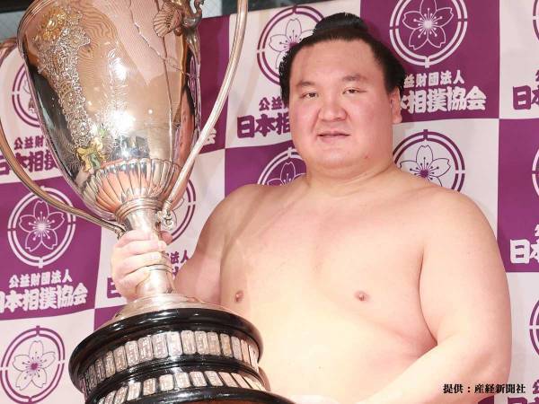 横綱白鵬、懸賞金でマスク２万５千枚を寄贈　「これが横綱の品格」の声