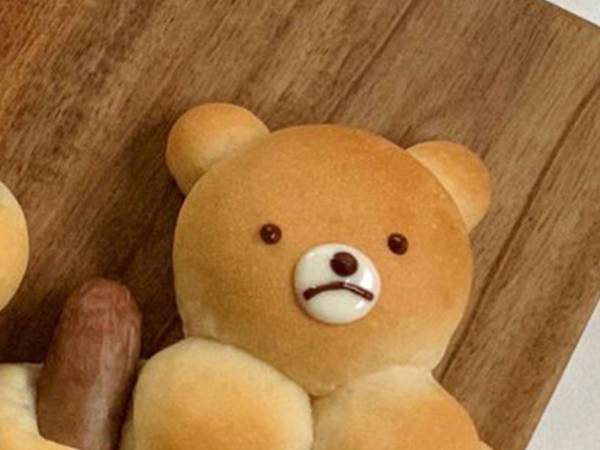 かわいいクマのパンかと思いきや…　顔からは想像できない姿に「笑った」の声