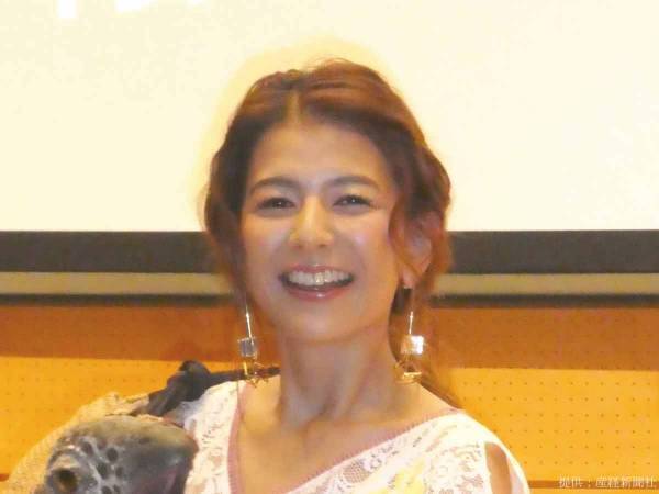 スザンヌが『５分間ヘアアレンジ』でおさげ風に変身！　さっそく挑戦する人も