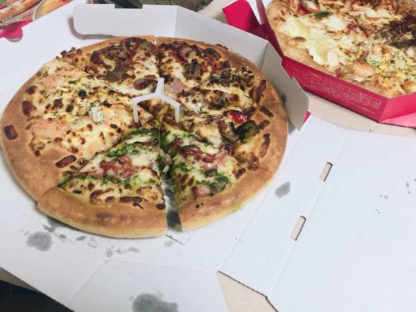 お釣りがない配達員のために細かいお金で出したら…　後日１枚のハガキが送られてくる