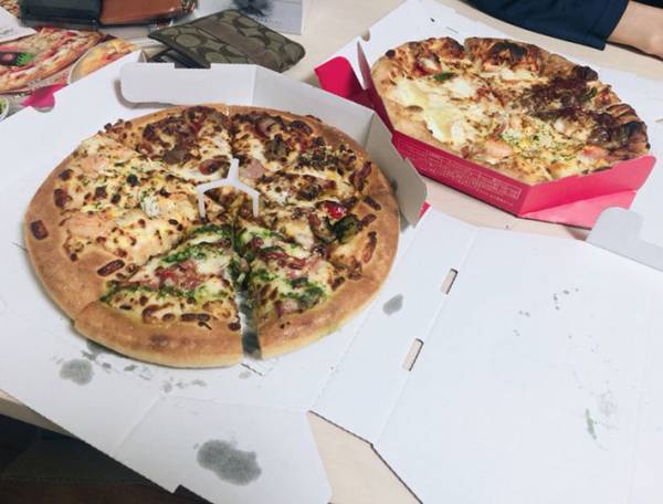 お釣りがない配達員のために細かいお金で出したら…　後日１枚のハガキが送られてくる