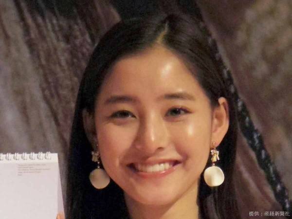 新木優子がブログで、さわやかな衣装姿を披露！　「こんな人が同じ職場にいたら…」と妄想の声