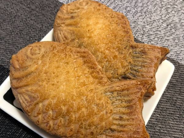 焼きたての香ばしさが味わえるなんて…！　ファミマの『かりんとうたい焼き』が至高