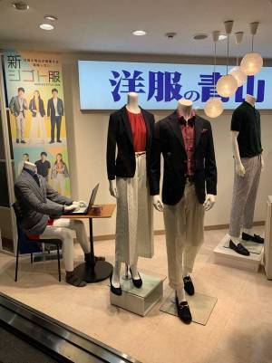 『洋服の青山』がまたやった…！　マネキンを写した３枚に突っ込み殺到