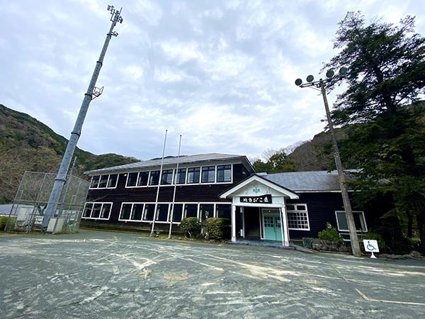 「プール？…いいえ、温泉です！」　素敵な施設に「楽しそう」「泊まってみたい！」