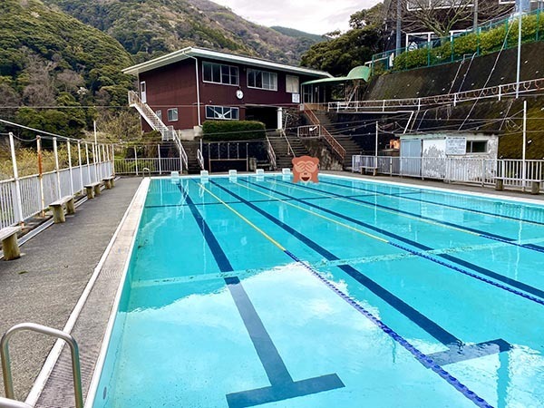 「プール？…いいえ、温泉です！」　素敵な施設に「楽しそう」「泊まってみたい！」