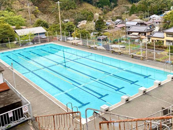 「プール？…いいえ、温泉です！」　素敵な施設に「楽しそう」「泊まってみたい！」