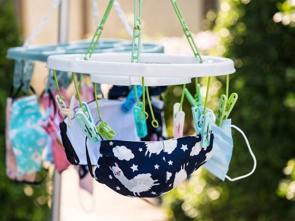 「色落ちを防ぎたい」　花王が『色柄マスク』の洗濯・除菌方法を紹介　使う漂白剤は？