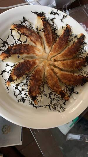 『焼き餃子』を写した１枚に、ネットがざわつく　「禍々しい…」