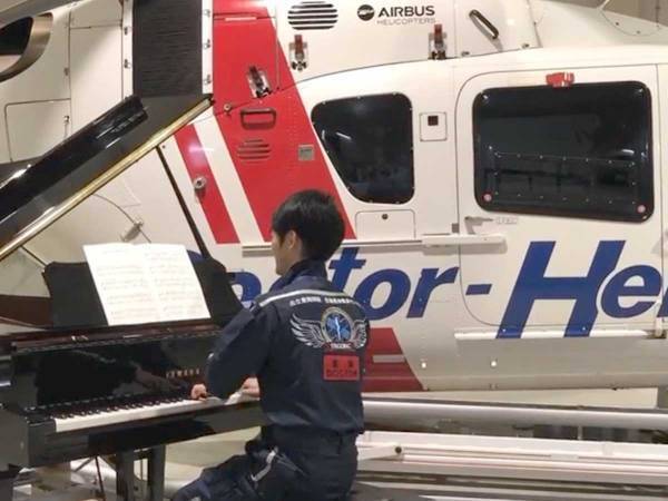 『看護の日』にピアノを演奏する救急医　その意味に、泣ける…