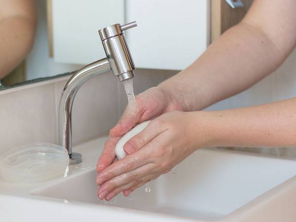 固形石鹸でもちゃんと菌は落ちるの？　医師の解説に納得の声