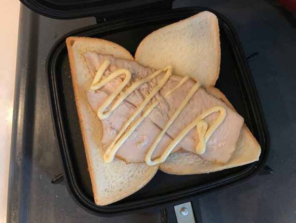 「えっ？これだけ？」飯みたいなホットサンドが１０分で完成