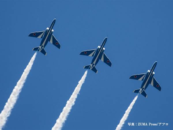 「ありがとう」「励まされる」　ブルーインパルス、医療従事者への感謝で東京上空を飛行