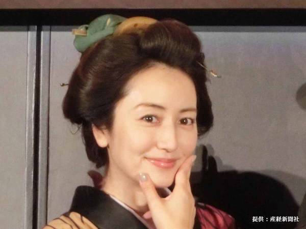 矢田亜希子、２か月ぶりのスタジオ収録にドキドキ！　私服ショットに「さすが芸能人…」