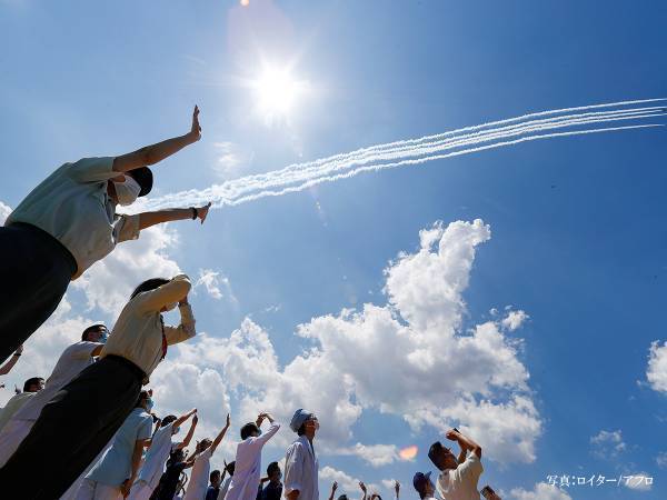 「ありがとう」の声が続々　ブルーインパルス飛行時の『写真』に胸が熱くなる