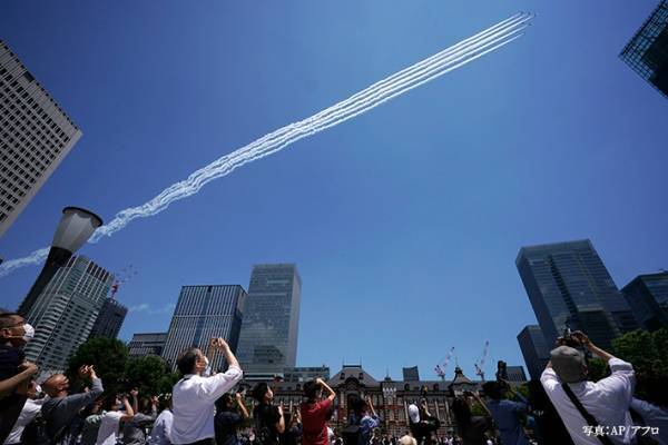 「ありがとう」の声が続々　ブルーインパルス飛行時の『写真』に胸が熱くなる