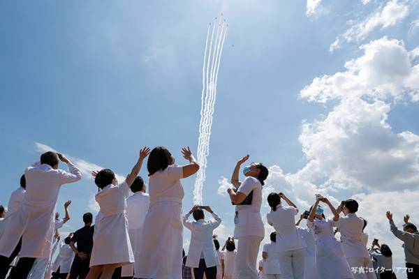 「ありがとう」の声が続々　ブルーインパルス飛行時の『写真』に胸が熱くなる
