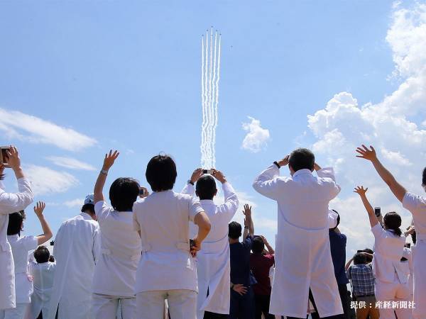 スモークに込めた思いは医療従事者だけでなく…？　飛行した隊員のコメントを紹介