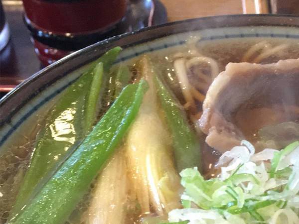 久しぶりの来客に喜ぶ店主　提供された『そば』がこちらです！