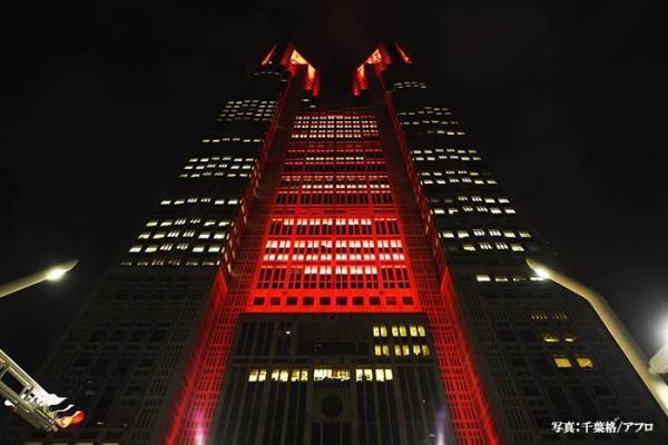 『東京アラート発動』の都庁舎が強すぎると話題に　「ラスボスいる」「これは怖い」