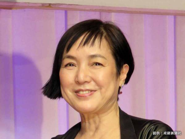 桃井かおりが夫との結婚記念日を報告　ドアップのツーショットに「やっぱり美男美女」