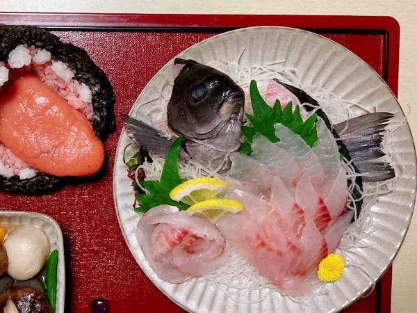一見すると、普通のお刺身定食　でも、よく見ると…「美味しそうなのに閲覧注意な食事」とは？