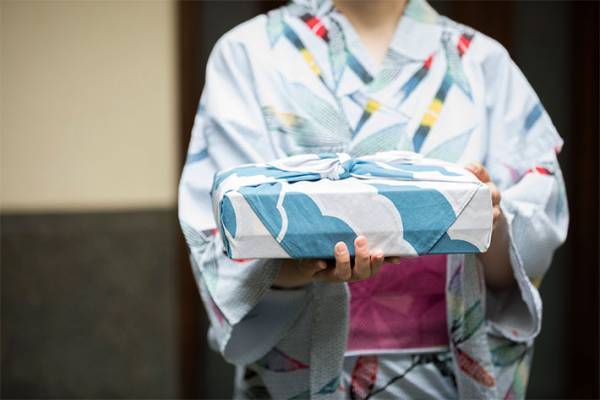 お中元のお礼状は『はがき』で送ってもいいの？　送り方や書き方は