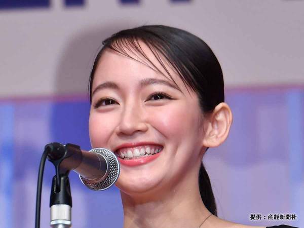 吉岡里帆、うなじあらわなショットを公開！　「どこから見ても美人て分かる」