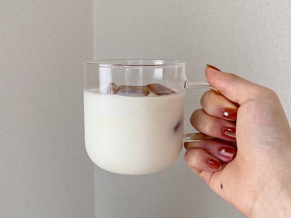 「その発想は天才！」　溶けても薄くならないアイスミルクティーが話題