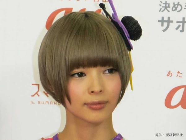 最上もがが『太もも』と『二の腕』が見えるCA風コスプレを披露！　ファン「ぜひ、アテンドして…」