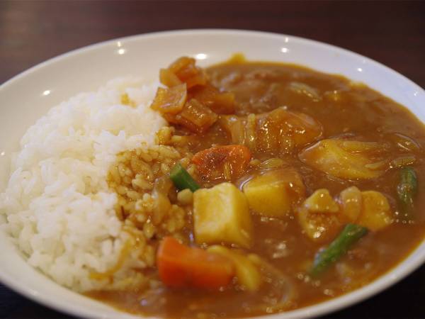 「本当は辛口が食べたい」　甘口カレーをイイ感じに辛くする『調味料』は？