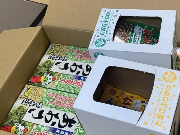 「１箱ずついただいてください」　届いた段ボールの中身に感激！
