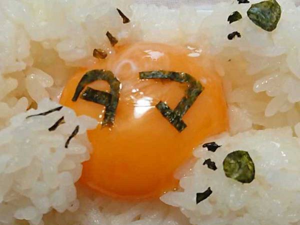 ニャンてかわいさだ！『卵かけご飯』に悶絶する人が続出