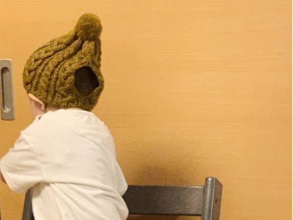 １歳娘が被る『ニット帽』に違和感を覚えた母親　その正体に４万人がクスッ！