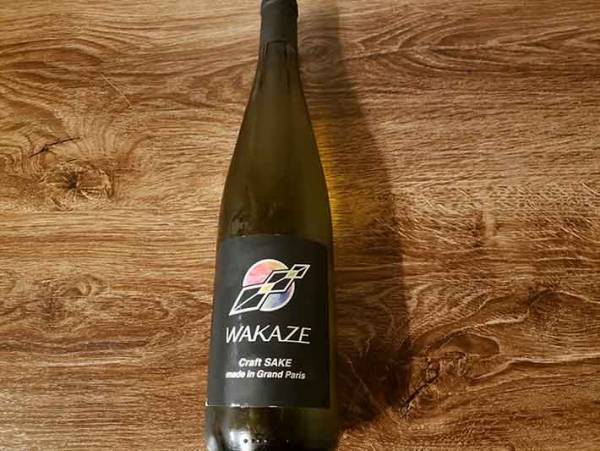 日本酒なのにコルク栓　パリの街から誕生の「セラヴィ」を飲んでみました