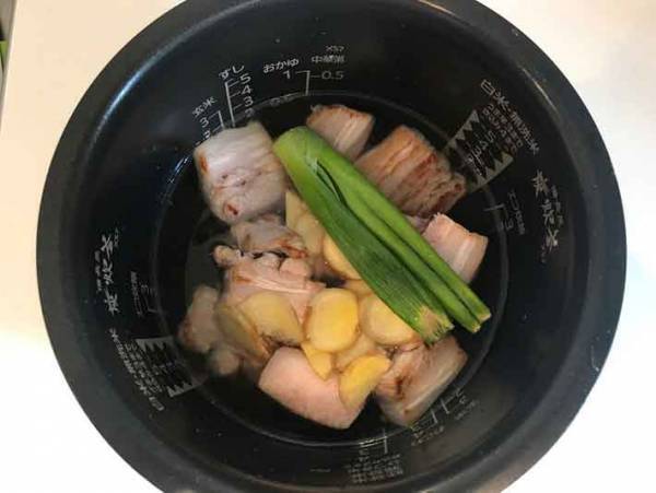 スイッチオンして放置で完成！炊飯器で手間なし角煮レシピ