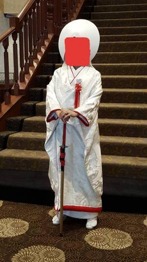 式場のスタッフが総出で見学！？　花嫁の『抜刀』が話題