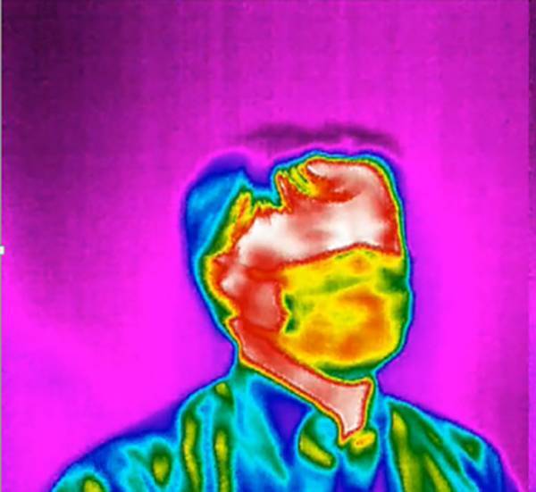 通常のマスクに付けるだけで蒸れを軽減！　どのように使うかというと…