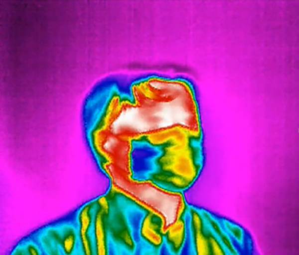 通常のマスクに付けるだけで蒸れを軽減！　どのように使うかというと…