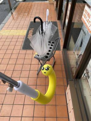 迷惑すぎる『傘泥棒』！　盗まれないための工夫に「天才か」「ピッタリすぎる」