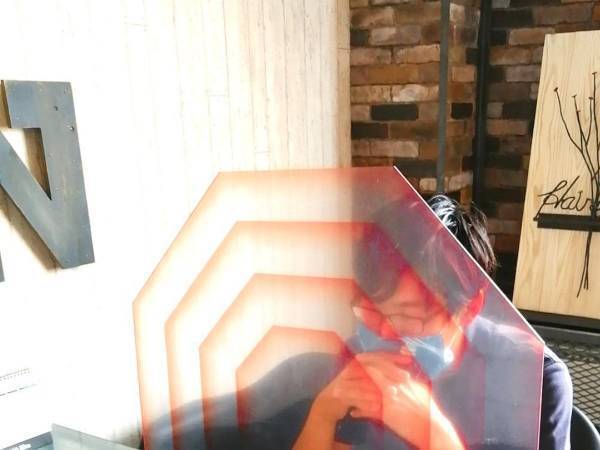 看板会社が趣味で作った『飛沫防止スクリーン』が話題に　「発想の勝利」「強い」