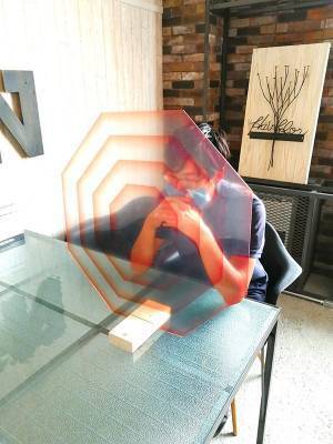 看板会社が趣味で作った『飛沫防止スクリーン』が話題に　「発想の勝利」「強い」