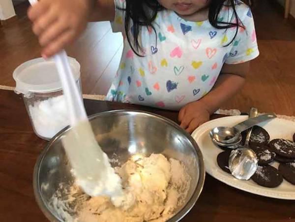 子供も楽しくお手伝い！材料はたった３つだけ、簡単アイスの作り方